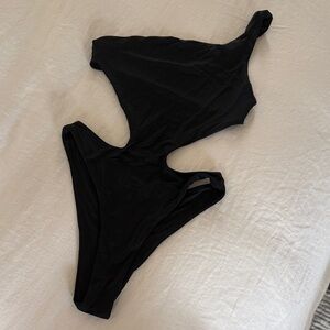Black One-Shoulder Cutout One-Piece Swimsuit